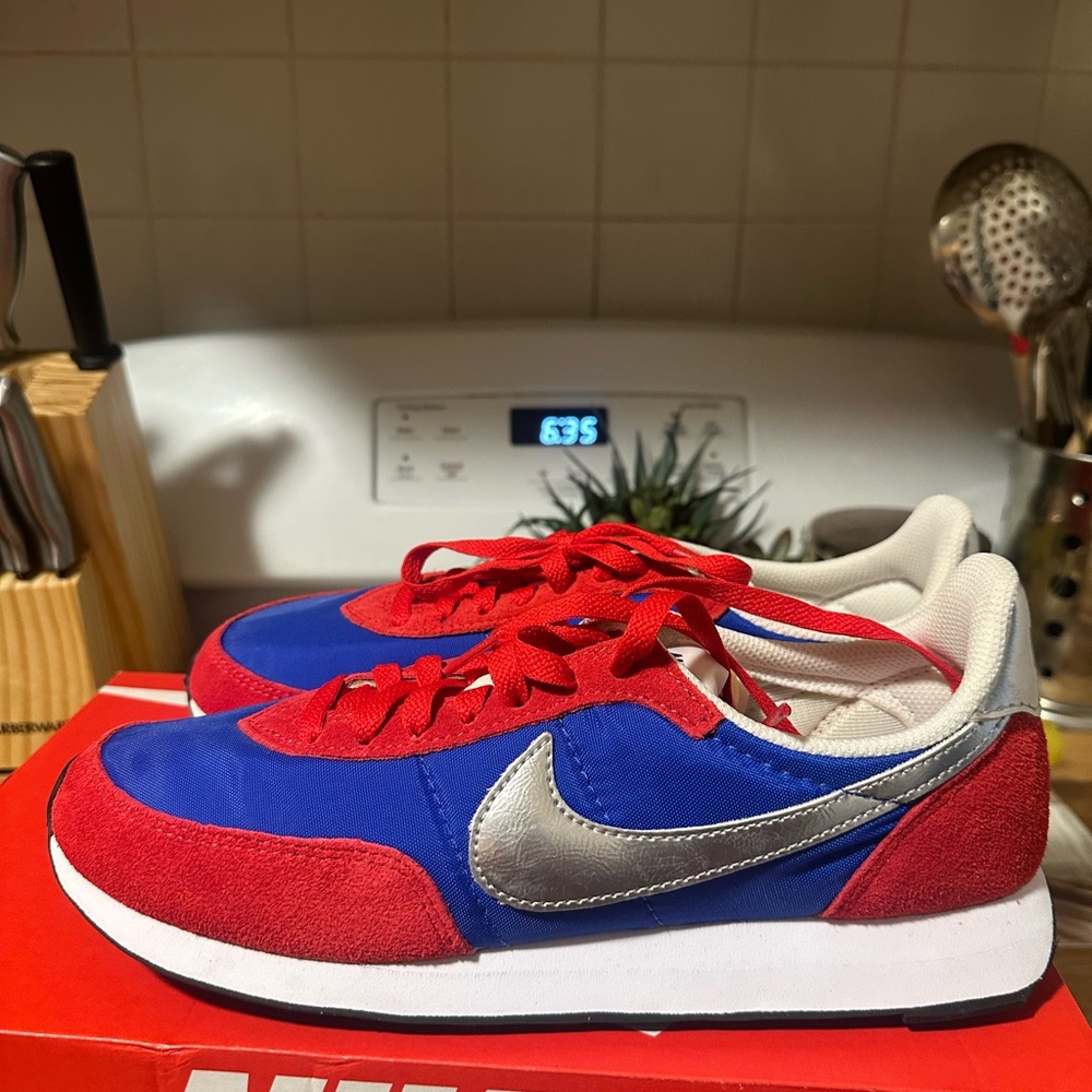 Nike Waffle Trainer 2SP Athletic Sneaker Unisex
NWT